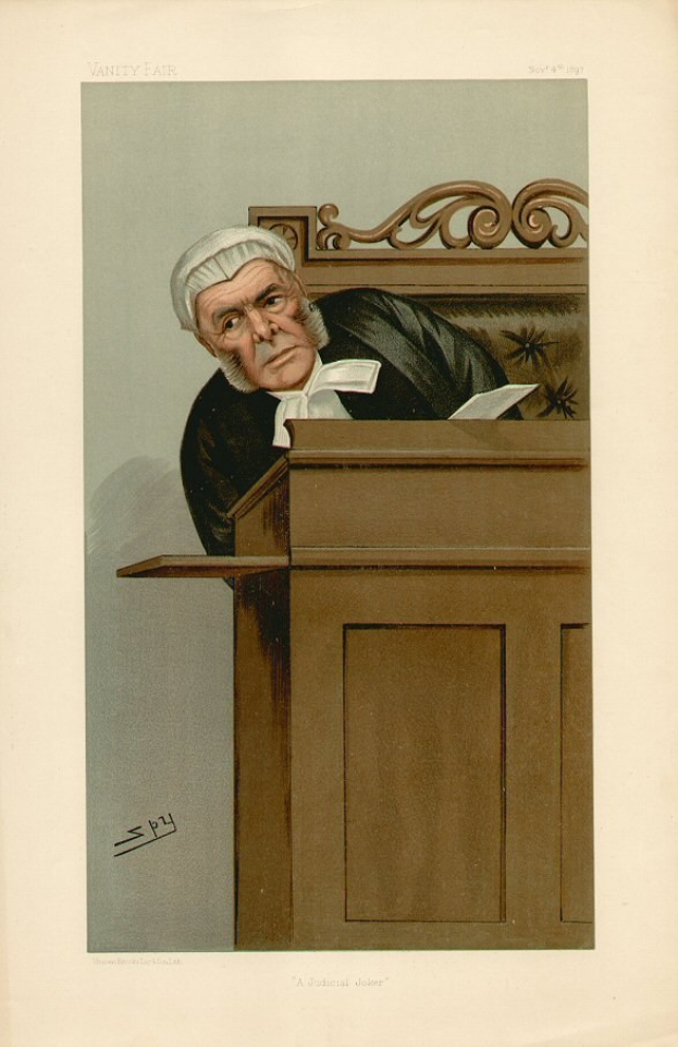 Alter Mann in schwarzem Gewand und weißer Kappe sitzend an einem hölzernen Podium, liest aus einem Buch mit dem Titel "Ein Richter."