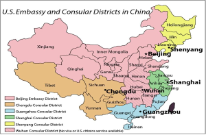 Farbcodierte Karte von China mit U.S.-Botschaft und Konsularbezirken mit erklärendem Text.