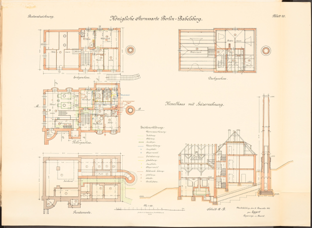 Altes Buch mit detaillierten architectural plans and text, featuring a drawing of the original plan for the Königliche Hermwerk Berlin-Baklberg building.