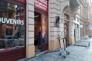 Freiburg: Diebe auf Roller klauen Taschen aus Fahrradkörben