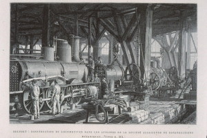 Eine detaillierte Zeichnung einer Dampflokomotive mit verschiedenen Komponenten wie Motor und Getriebe, beschriftet mit russischer Text, der sie als Patent für eine Dampflokomotive beschreibt.