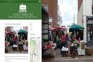 Menschen shoppen auf einem Markt bei strahlendem Sonnenschein.