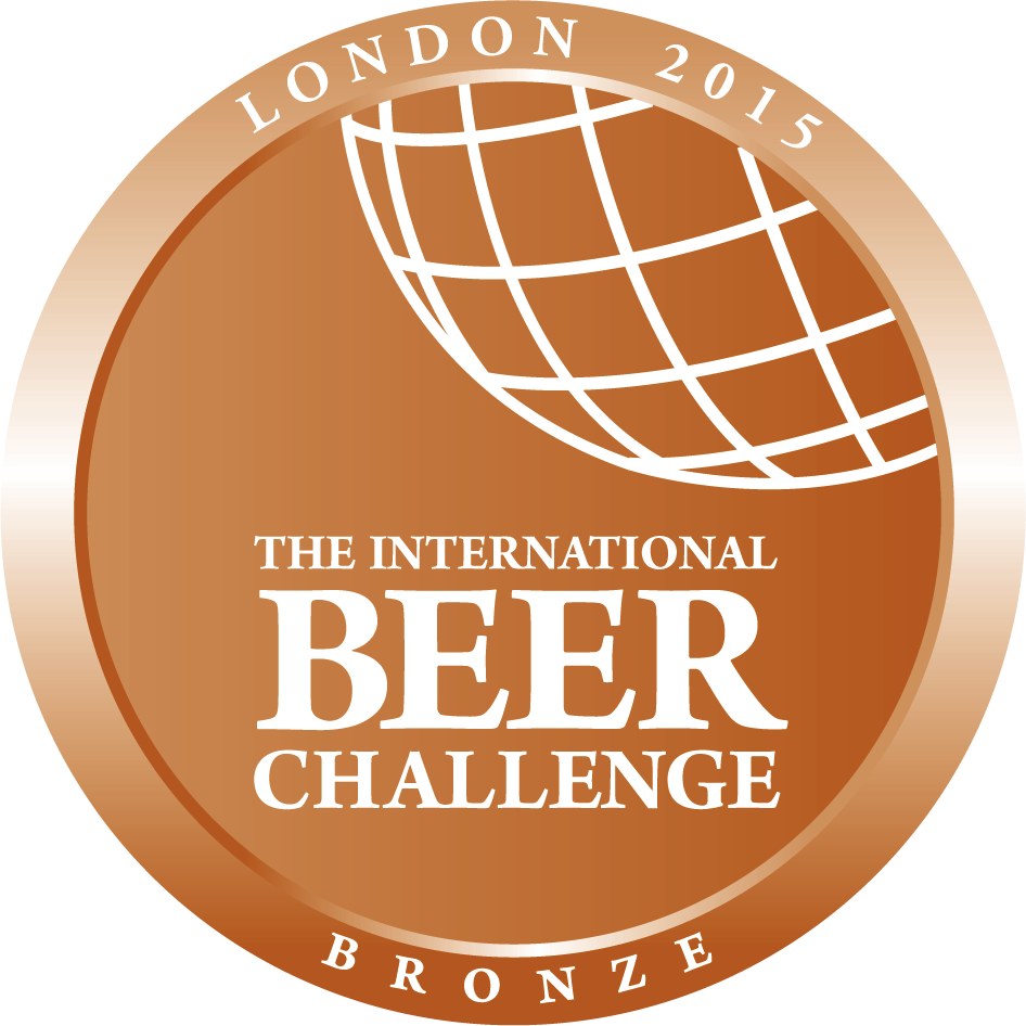 Eine Bronzemedaille mit dem Text "International Beer Challenge" in Weiß auf einem weißen Hintergrund.