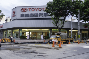 Leon Van der Merwe ist VP für die Kreislaufwirtschaft in Europa bei Toyota; JC Deville übernimmt als VP für die Supply Chain