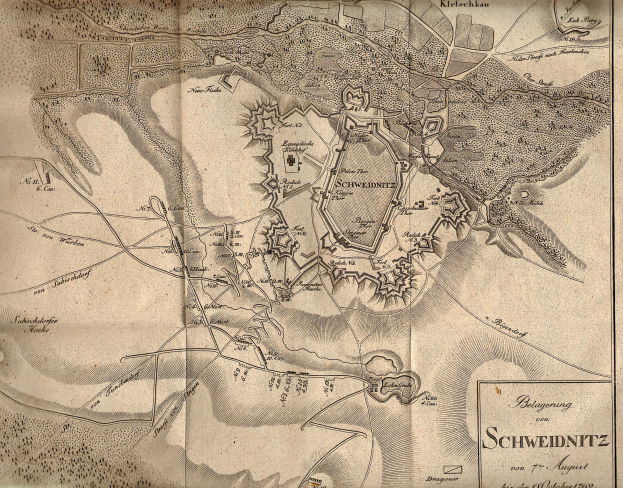 Ausführliche alte Karte von Schweidnitz, Deutschland, mit Straßen, Gebäuden und Landmarken sowie Texten mit Informationen über die Bevölkerung, Geschichte und Kultur.