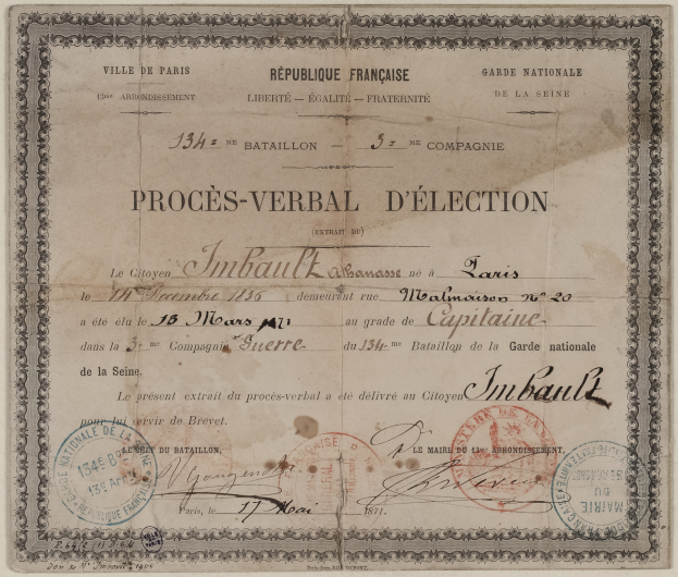 Altes Dokument mit zwei Stempeln, das wie ein handgeschriebener Wahlzettel aussieht.