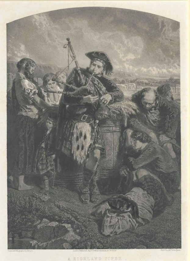 Schwarze und weiße Gravur eines Mannes, der eine Dudelsackpfeife vor einer Gruppe von Menschen spielt, mit einem bewölkten Himmel im Hintergrund und dem Text "A Highland Pipe" unten.