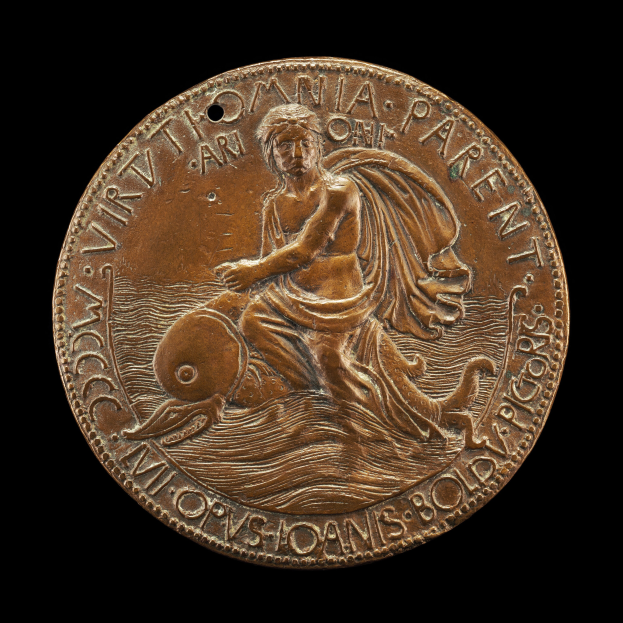 Eine Bronzemedaille mit einer Frau in einer anmutigen Pose mit ausgestreckten Armen und leicht geneigtem Kopf auf schwarzem Hintergrund, mit der Inschrift "Medaille".