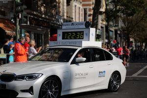 Tempoüberschreitung mit 130 km/h in Oberasbach: Polizei stoppt BMW-Fahrer - Überraschung bei ID-Control