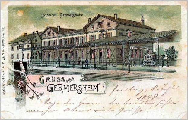 Alte Postkarte zeigt den Bahnhof Germersheim in Deutschland mit Menschen, Fahrzeugen, Bäumen und einem bewölkten Himmel.
