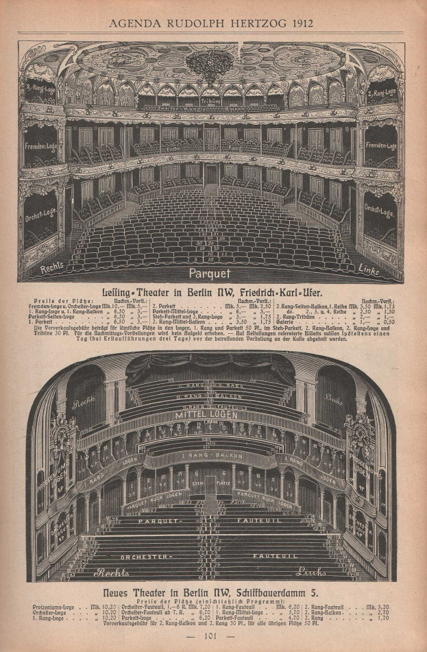 Ein altes Buchblatt mit einer Zeichnung aus dem Jahr 1912 von einem großen Auditorium in Berlin, Deutschland, begleitet von Text, der das Layout des Theaters beschreibt.
