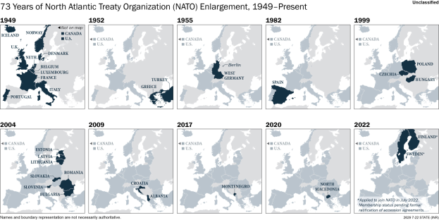 Eine Karte, die die 73-jährige Erweiterung der Nordatlantikvertragsorganisation (NATO) von 1949 bis heute zeigt, mit farblich kodierten Bereichen nach Jahren und informativem Text oben.
