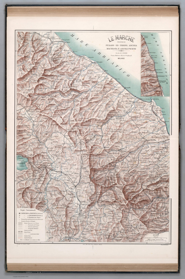 Altes Buch mit einer detaillierten topografischen Karte eines Gebirgszugs, das Geländemerkmale wie Flüsse, Berge und Täler zeigt, mit beschrifteten Höhen und Konturen.