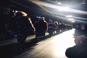 Prominente in der ersten Reihe bei Celine Men's Spring 2027: BTS' Kim Taehyung, Oscar Isaac und mehr