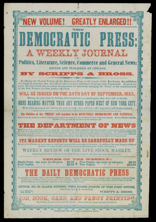Zeitung mit dem Text "Demokratische Presse: Eine Wochenzeitung" darauf vor schwarzem Hintergrund.